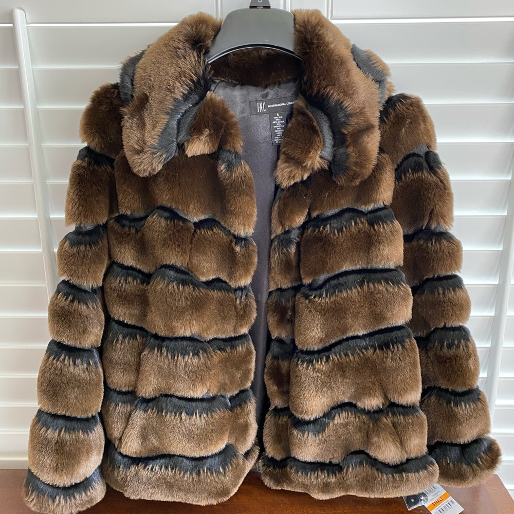 ⭐️⭐️Host Pick!⭐️⭐️GORGEOUS Faux Fur Jacket! NWT!